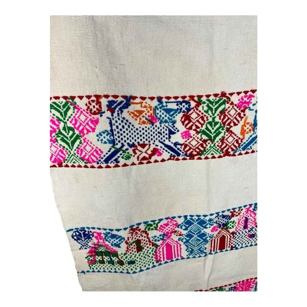 Colorful Embroidered Textile‎ - Picture 4 of 4